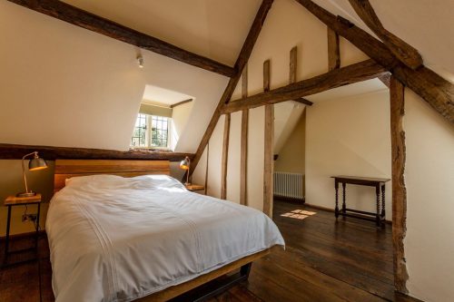 10-attic-bedroom